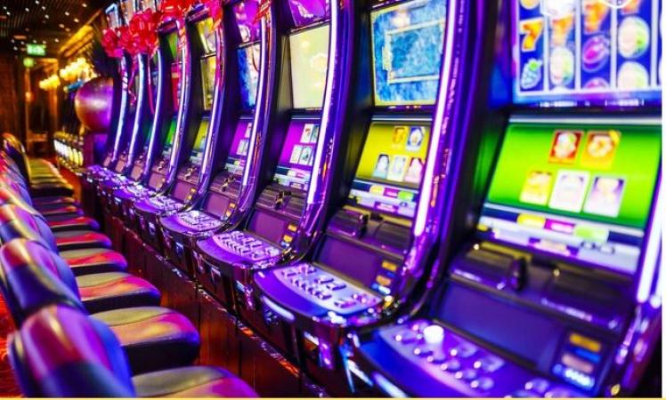 Play at Online Casinos